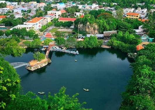 Khu Du Lịch Hồ Thoại Sơn (Núi Sập)